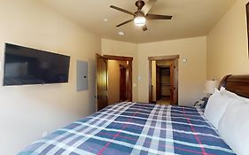 Riverfront Retreat & River'S Edge Townhome