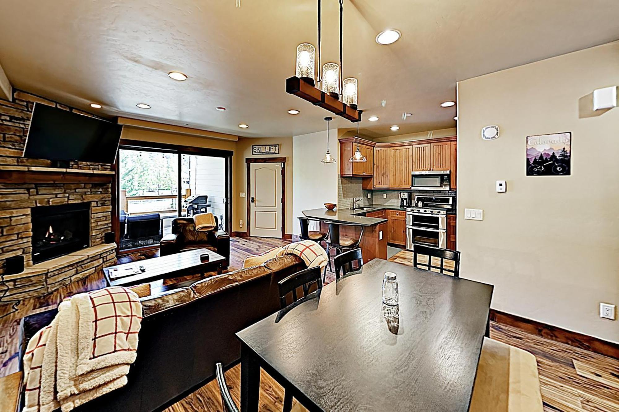 Riverfront Retreat & River'S Edge Townhome Silverthorne Room photo